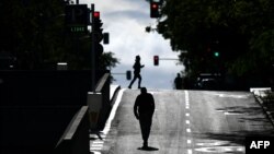 Personas se ejercitan en Madrid.