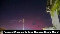 Imagen de lo que pudo haber sido una aurora boreal en el cielo de Gibara, Holguín, el 10 de octubre pasado. (Facebook/Augusto Gallardo Quesada)