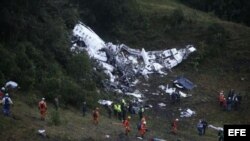 Captura de video de las operaciones de rescate tras el accidente del avión en el que viajaba la plantilla del club brasileño de fútbol Chapecoense.