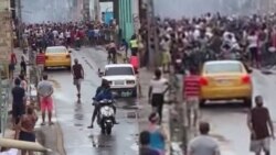 Cubanos protestan exigiendo "libertad"