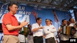 El presidente-candidato a la reelección Juan Manuel Santos (i), participó el viernes 16 de mayo, en un acto de campaña en Valledupar.