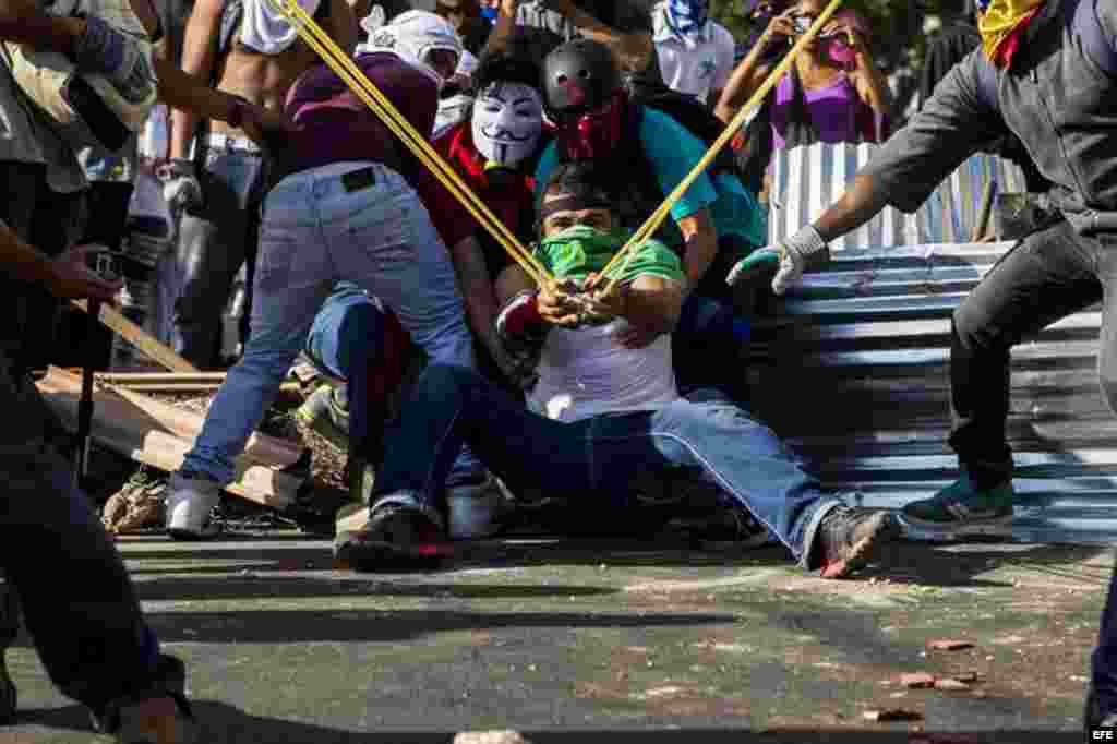 Manifestantes participan en una protesta contra el Gobierno de Nicolás Maduro