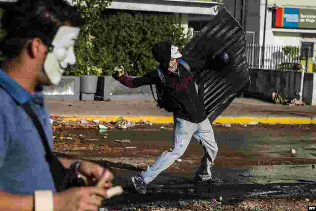 Manifestantes participan en una protesta contra el Gobierno de Nicolás Maduro